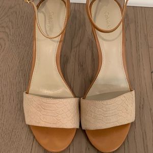 Calvin Klein 2 piece neutral heel